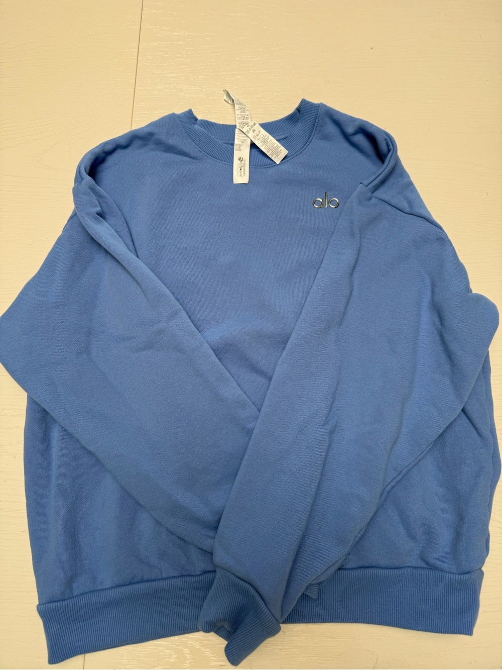 NWOT ALO ACCOLADE SWEATSHIRT SIZE SMALL - WASHED ONCE NEVER WORN